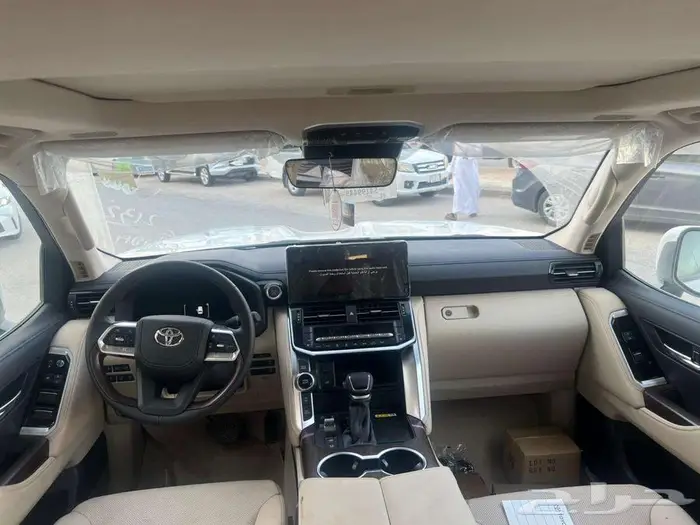 لاندكروزر GXR4 بنزين 2025 7