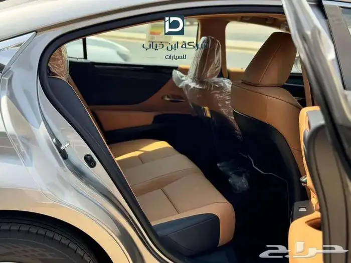 لكزس ES350 فئة CA خليجي 2025 لدى شركة ابن ذياب للسيارات 3