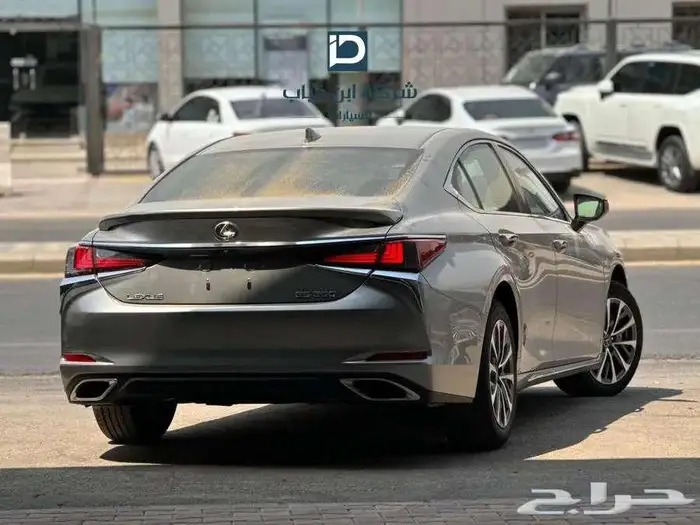 لكزس ES350 فئة CA خليجي 2025 لدى شركة ابن ذياب للسيارات 1
