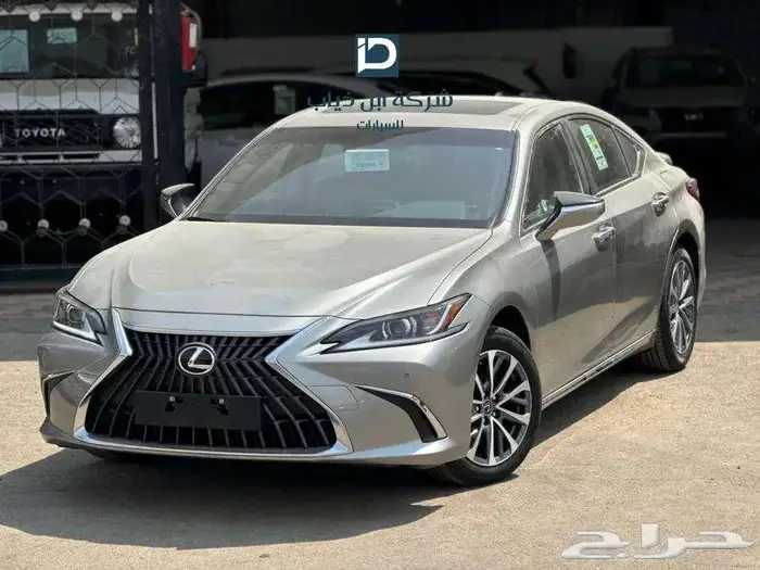 لكزس ES350 فئة CA خليجي 2025 لدى شركة ابن ذياب للسيارات 0