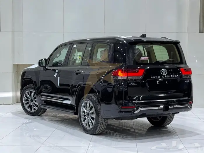 لاندكروزر GXR L4 3.5 بنزين موديل 2025 4