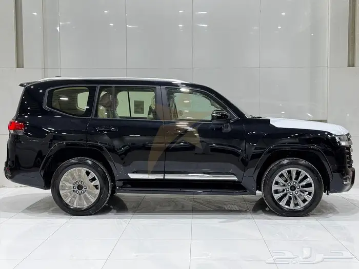 لاندكروزر GXR L4 3.5 بنزين موديل 2025 3