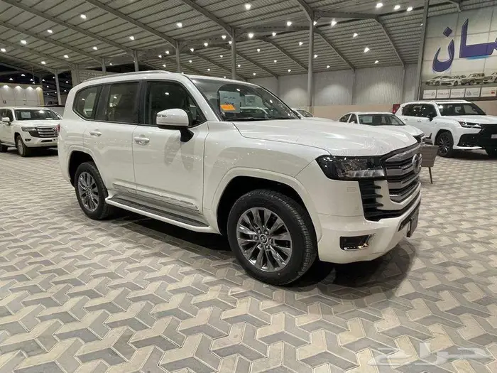 تويوتا جي اكس ار L3 2025 ابيض بنزين سعودي رادار 2