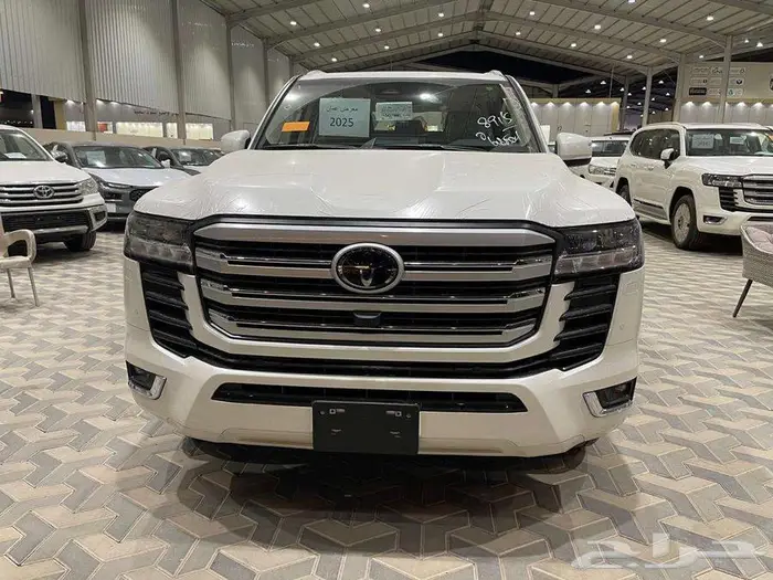 تويوتا جي اكس ار L3 2025 ابيض بنزين سعودي رادار 0