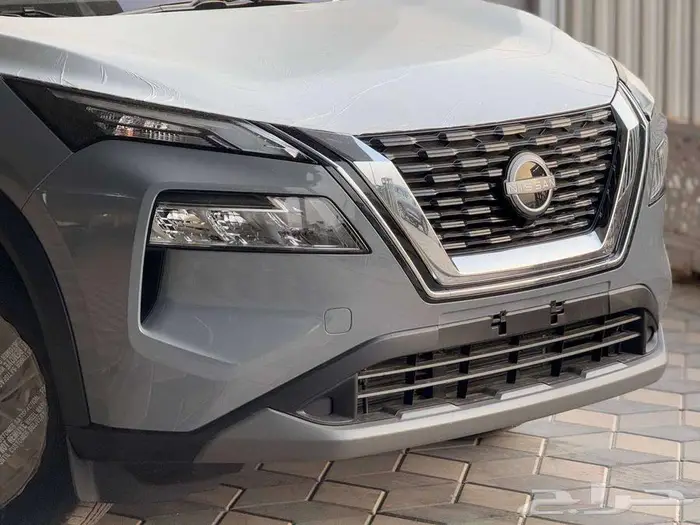 نيسان إكس تريل 2025 ستاندر عائلية بتصميم عصري 1