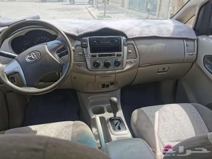انوفا 2015 نظيفة للبيع 3