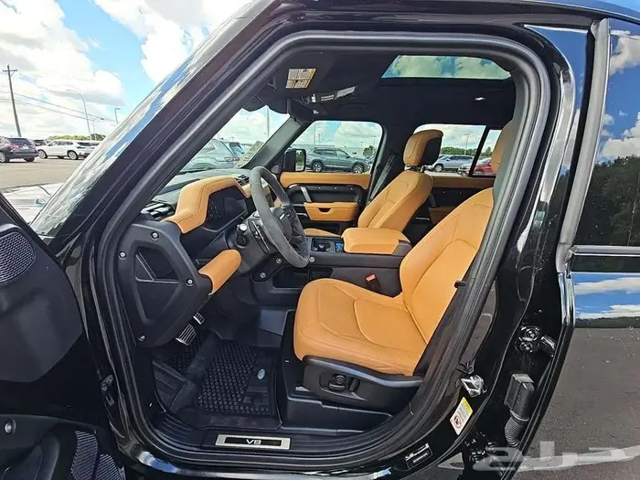 ديفندر 110 V8 فل مواصفات داخليه جملي 2024 اسود مميز 4
