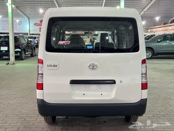 تويوتا فان لايت اس بضاعة موديل 2025 بالنقد والتقسيط 3