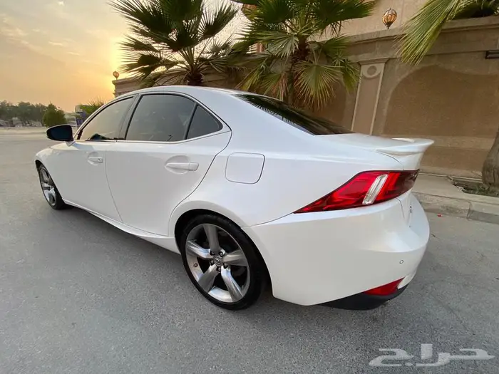 للبيع لكزس is350 2015 سعودي 7