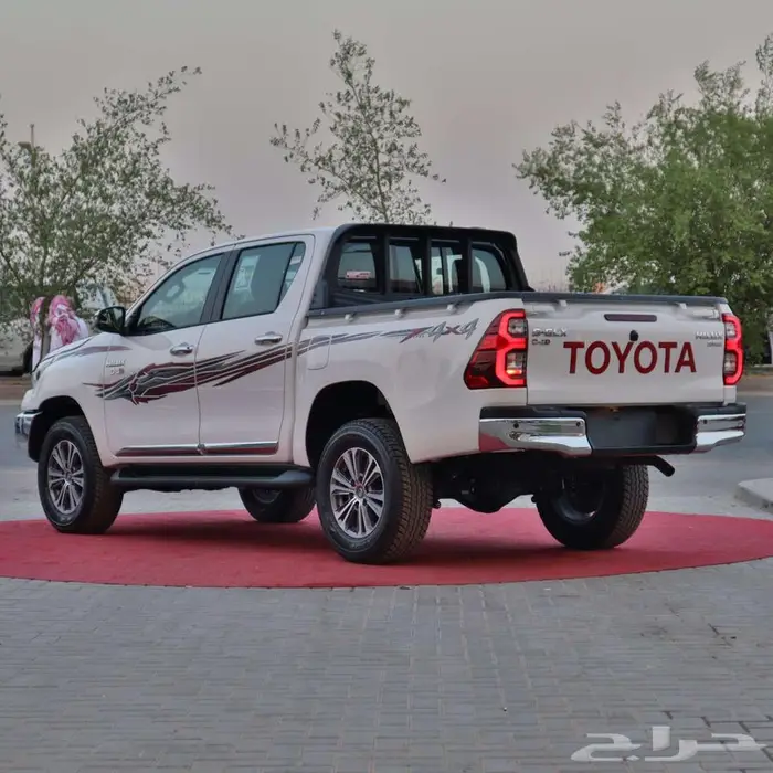 هايلوكس 2.8 CC دبل ديزل توماتيك فل 2024 6