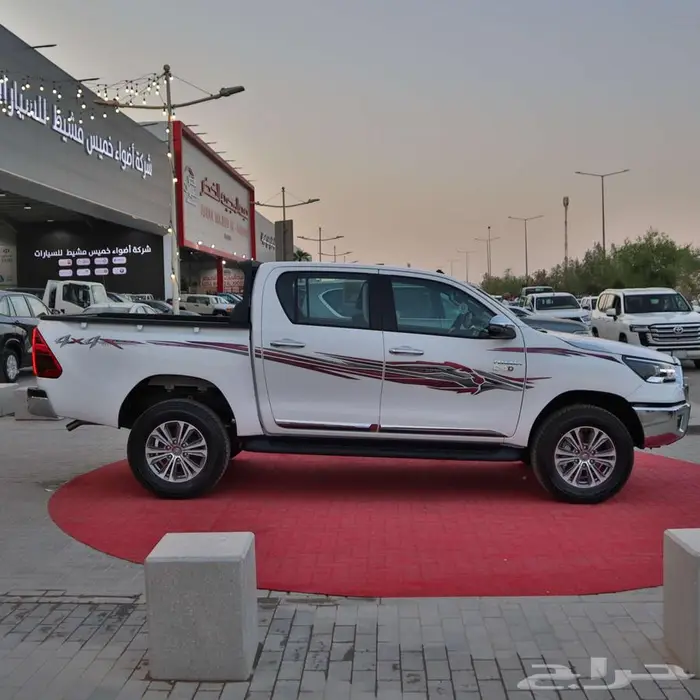 هايلوكس 2.8 CC دبل ديزل توماتيك فل 2024 5