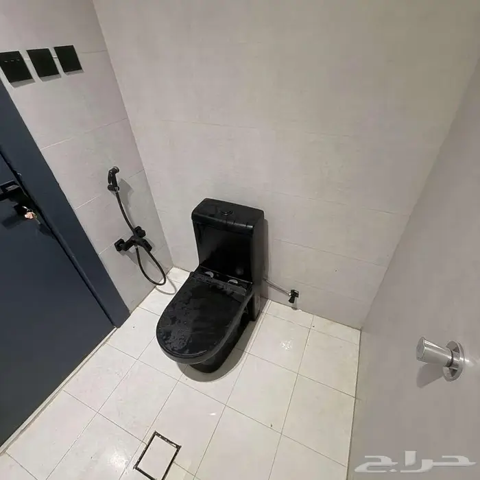 شقة تشطيب فاخر للإيجار   حي إشبيليا الذهبي 3