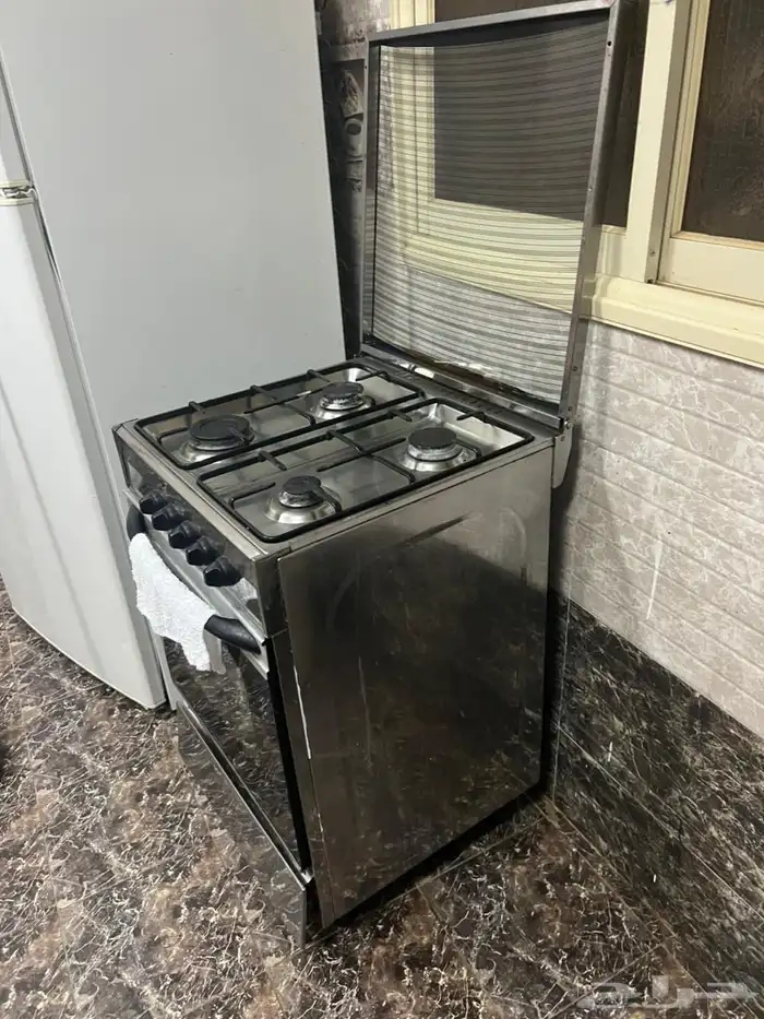يوجد 2 فرن واحد 4 عيون و 6 عيون 3