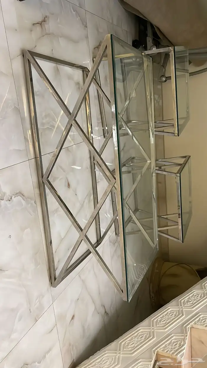 طاوله قزاز وحده كبيره وثنتين متوسطه 3