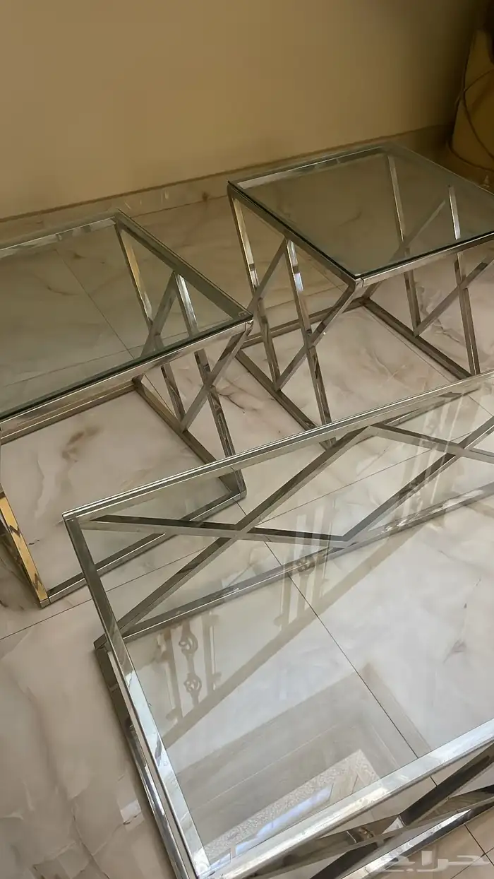 طاوله قزاز وحده كبيره وثنتين متوسطه 0