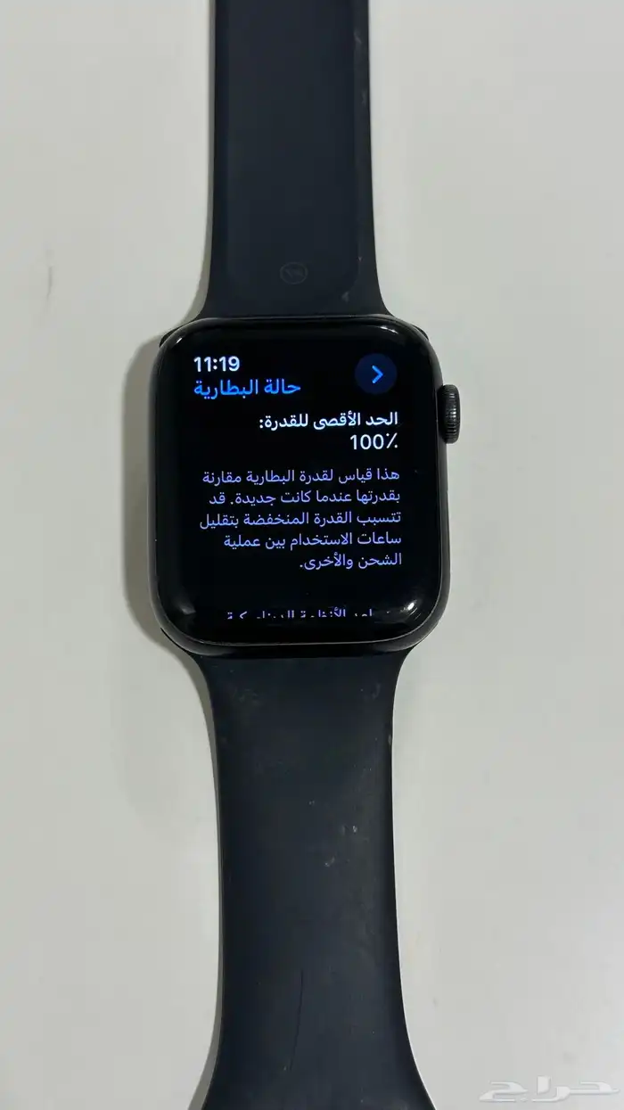 Apple Watch SE   44 مم   سوداء   ألمنيوم  حاله ممتازه 3