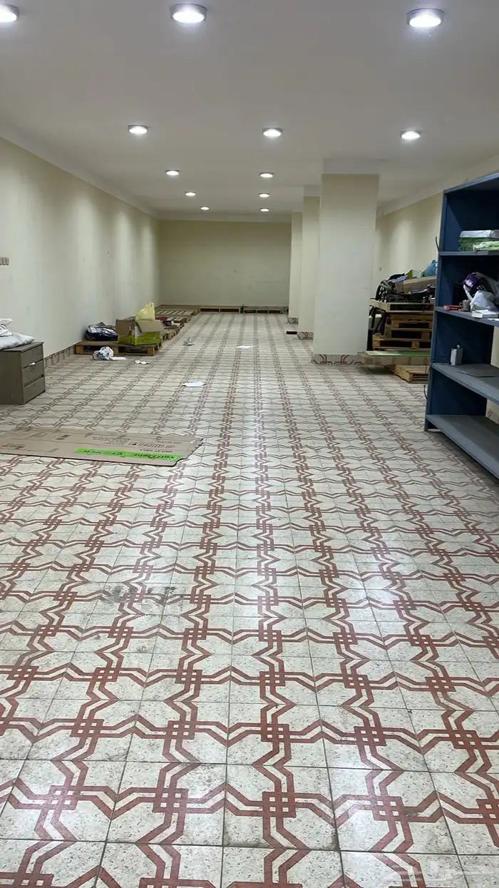 مستودع كبير بحمام داخله خميس مشيط خلف الجوازات 7