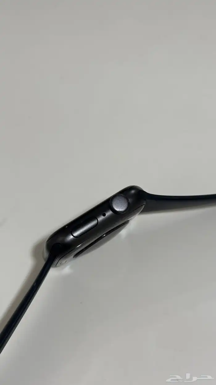 Apple Watch SE   44 مم   سوداء   ألمنيوم  حاله ممتازه 4
