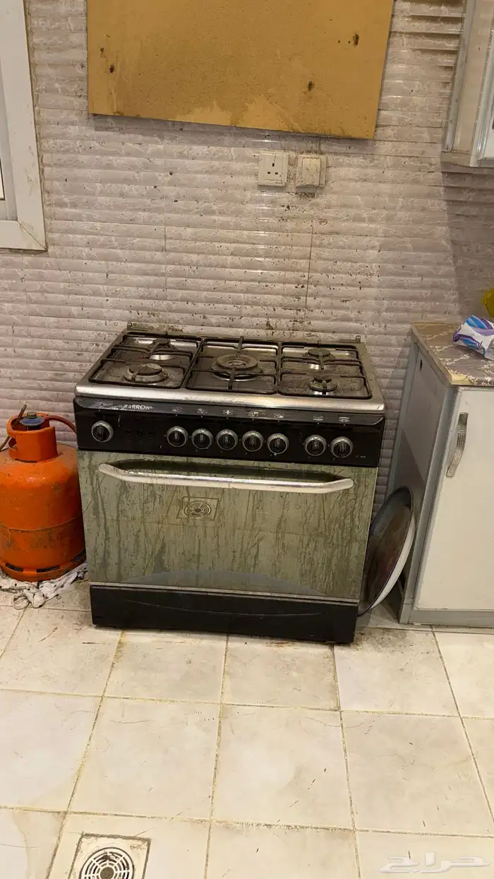 فرن و كنب 5 قطع بحالة ممتازة 0
