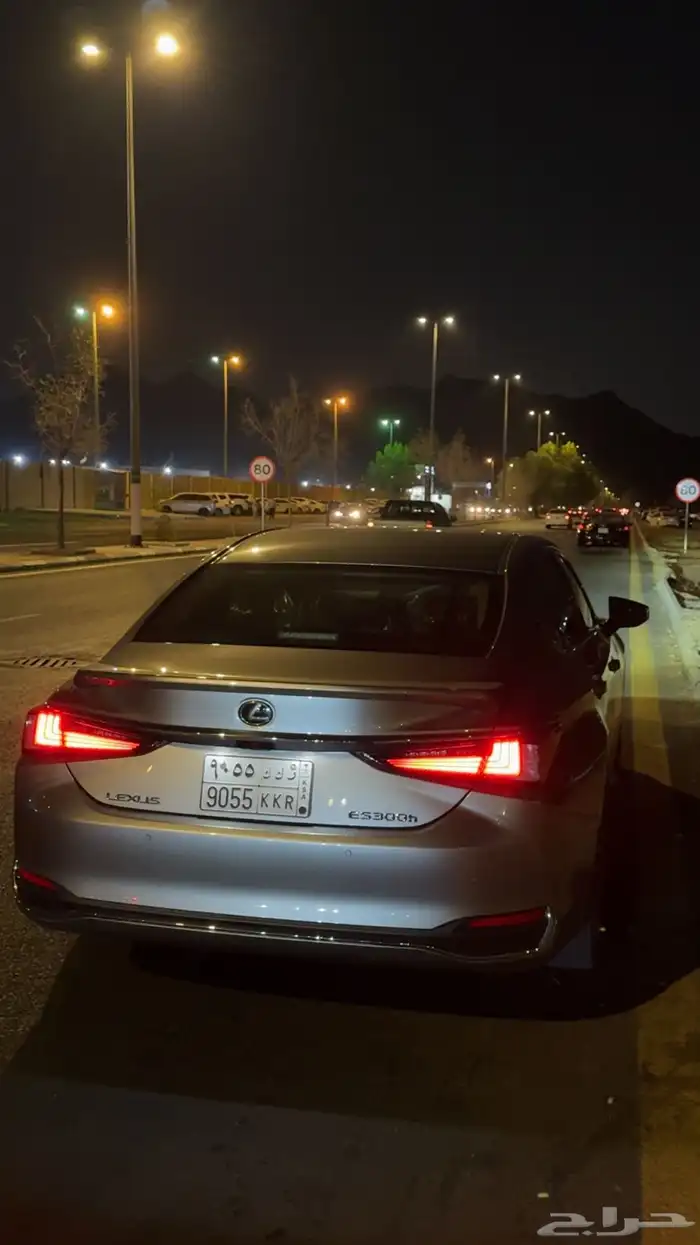 للبيع  لكزس ES 300h هايبرد - موديل 2024 3