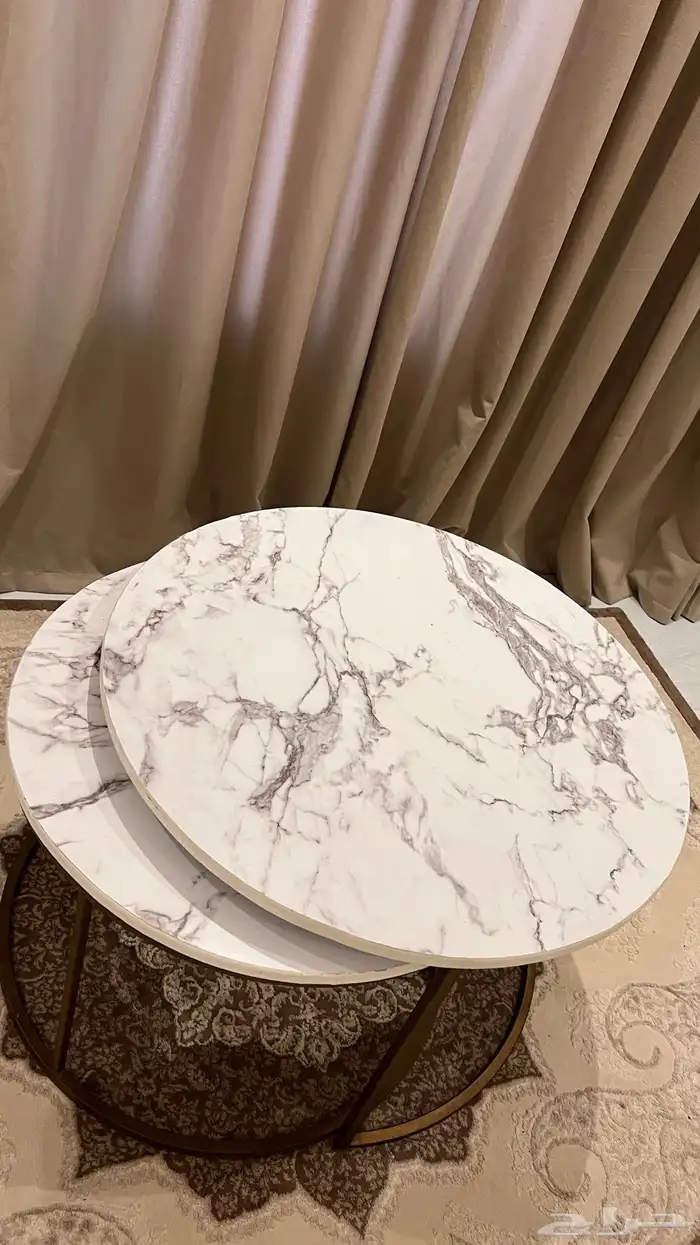 طاولتين كبيره ووسط لون ابيض 1