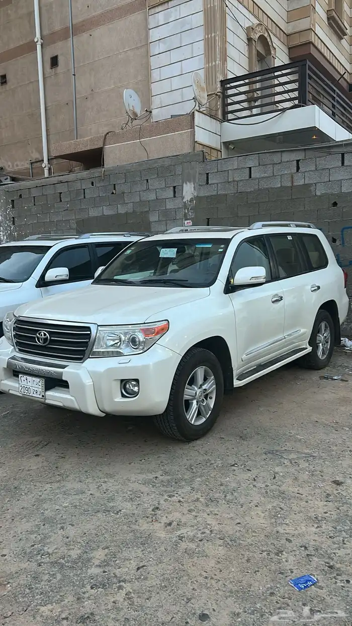 لاندكروزر موديل 2014 فل كامل 5
