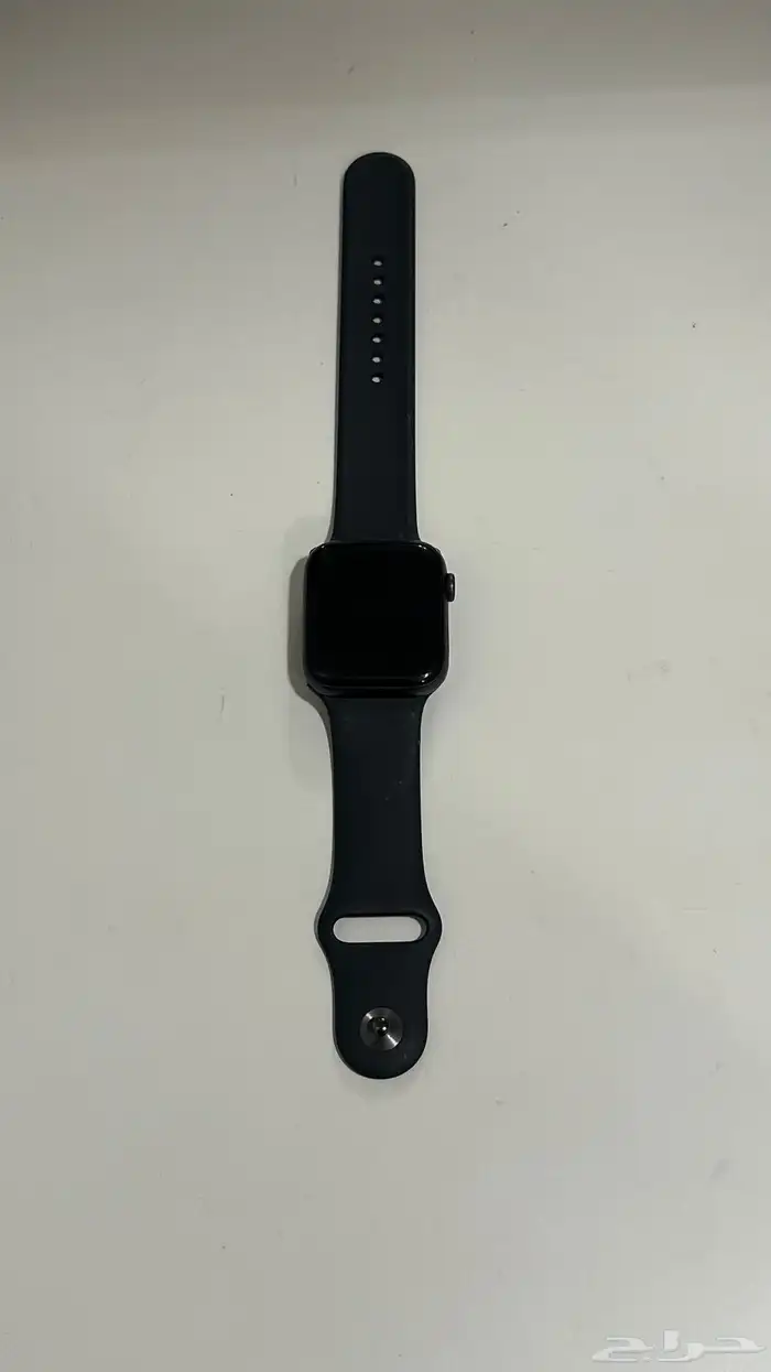 Apple Watch SE   44 مم   سوداء   ألمنيوم  حاله ممتازه 5