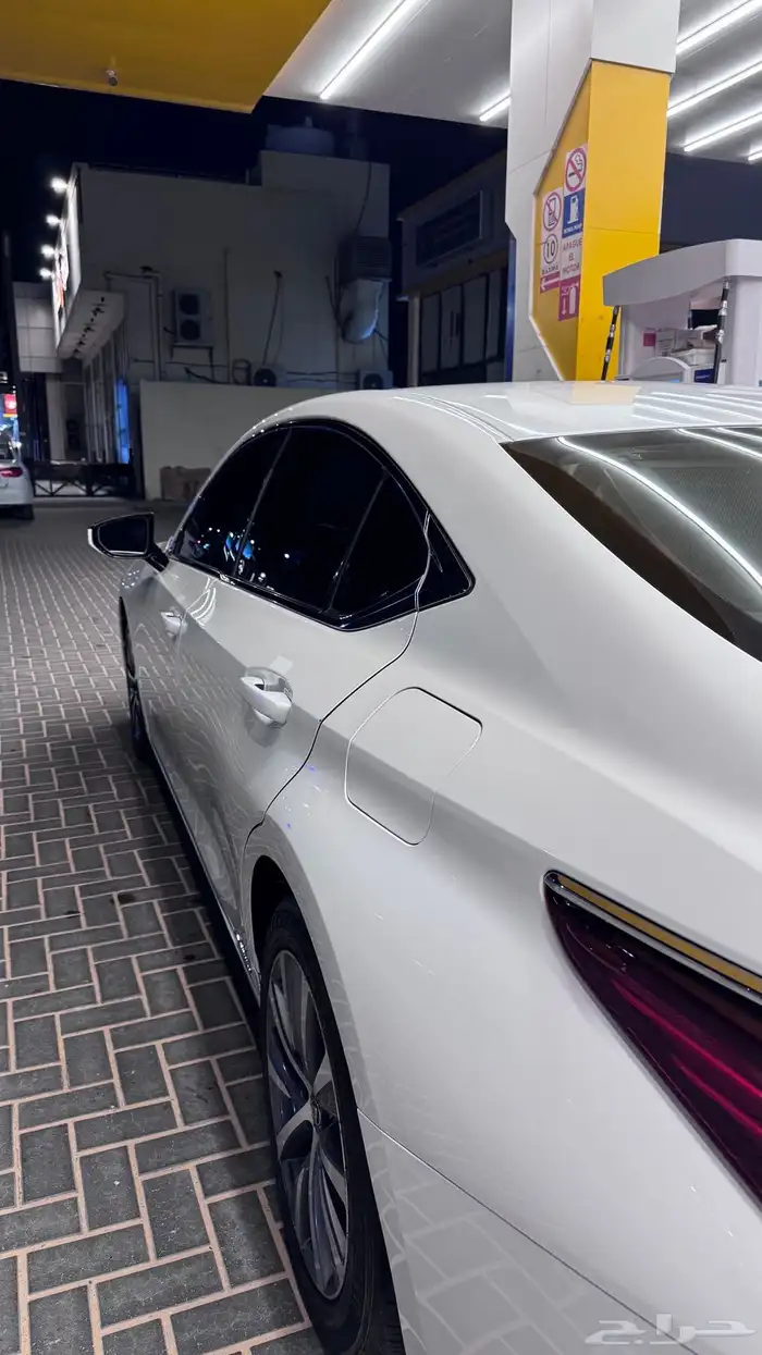 ES 300H 2019 لكزس 4