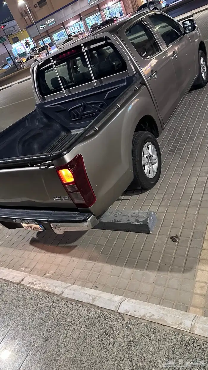 للبيع ايسوزو ديماكس xl 1