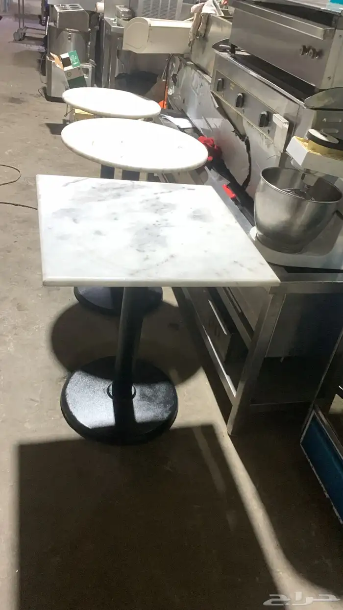 معدات مطعم وكفي شبه جديدة 5