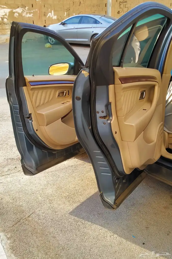 Ford Taurus 2010 Limited   Full Option   Excellent 3