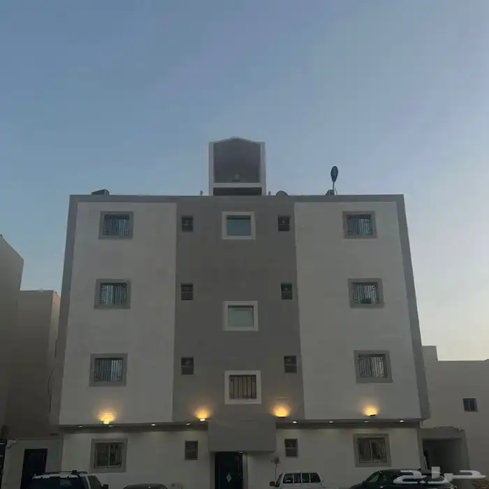 عماره تجارية للبيع بحي لبن بدخل 10 من قيمه العقار 0