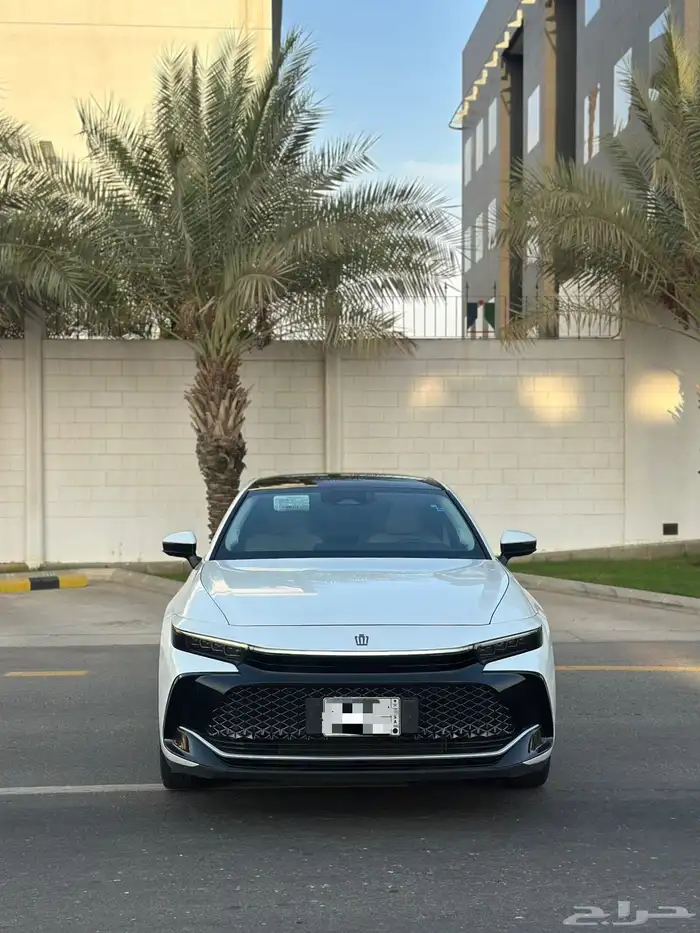 تويوتا كراون ماجيستا 2023 1