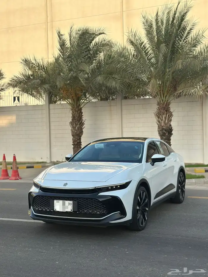 تويوتا كراون ماجيستا 2023 2