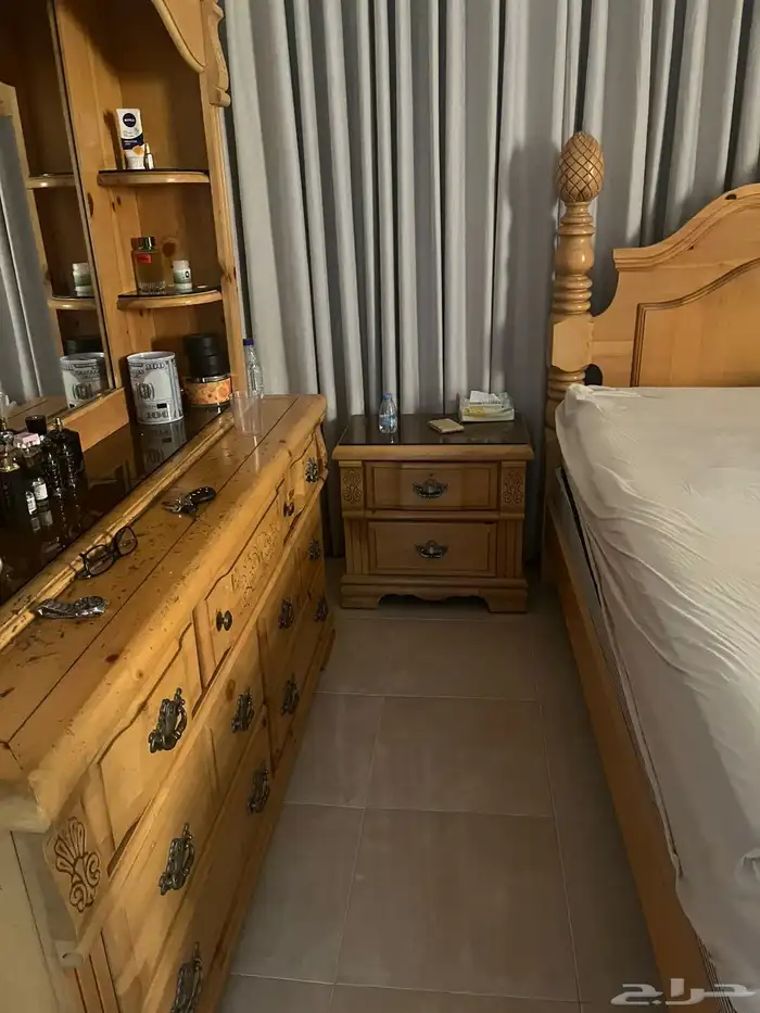 غرفة نوم كامله مع ثلاجتين ومراتب سرير طبيه 3