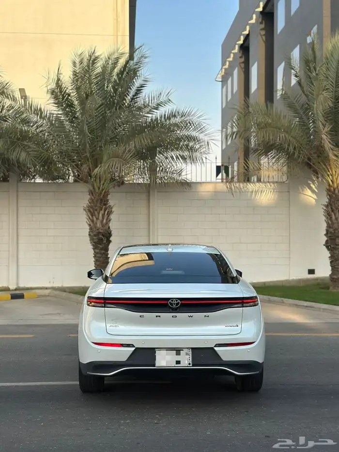تويوتا كراون ماجيستا 2023 9