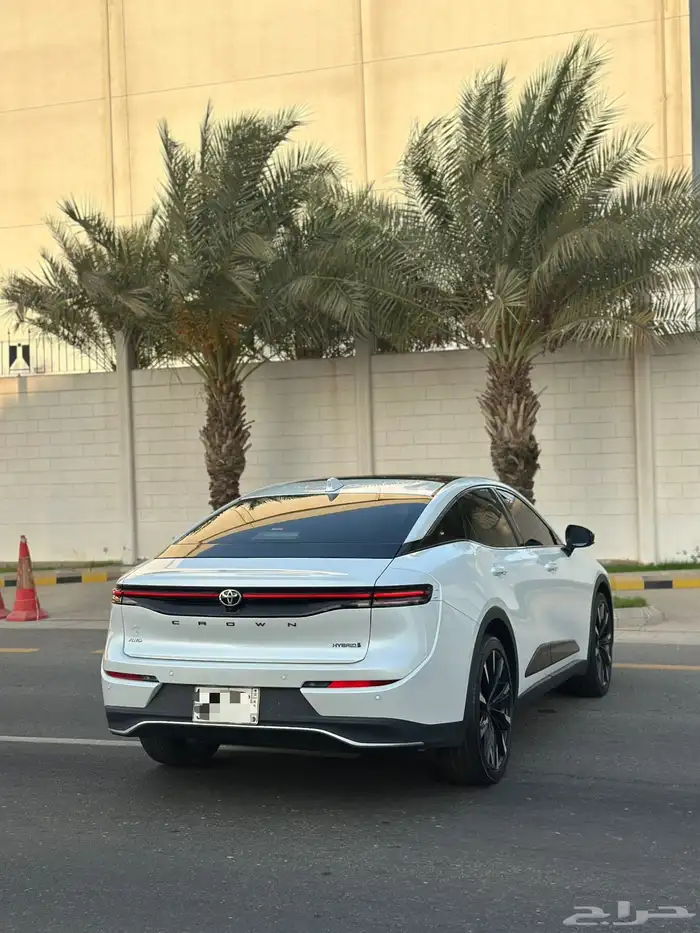 تويوتا كراون ماجيستا 2023 11