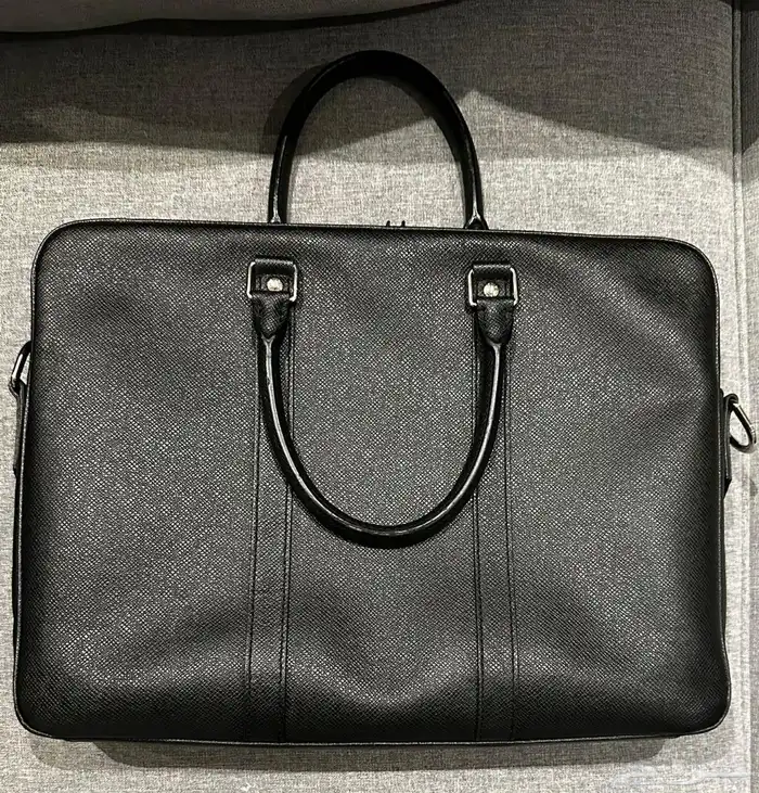 شنطة مكتب أو سفر من LOUIS VUITTON 0