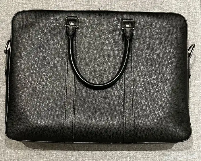شنطة مكتب أو سفر من LOUIS VUITTON 2