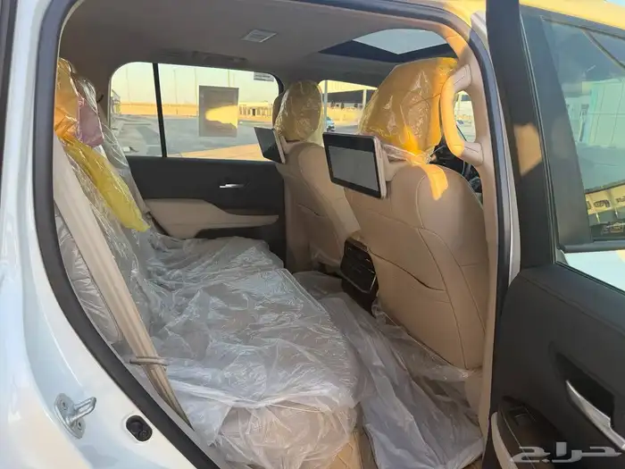 تويوتا لاندكروزر 2023 L4 سعودي 12