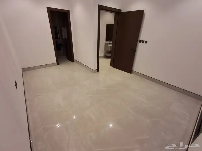 شقه للايجار 5غرف في المعيزيله سنوي 3