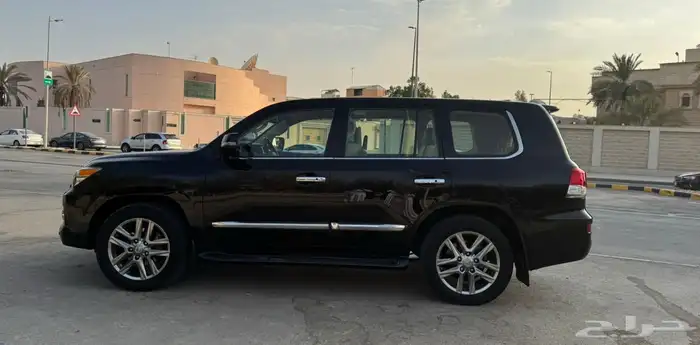 جيب لكزس LX570 موديل 2012 مخزن 2