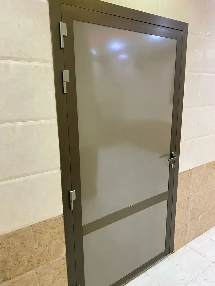 باب ألمنيوم شبه جديد 2