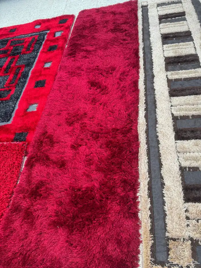 سجادات بعضها تركيه ولوحة على شكل سجاد 1