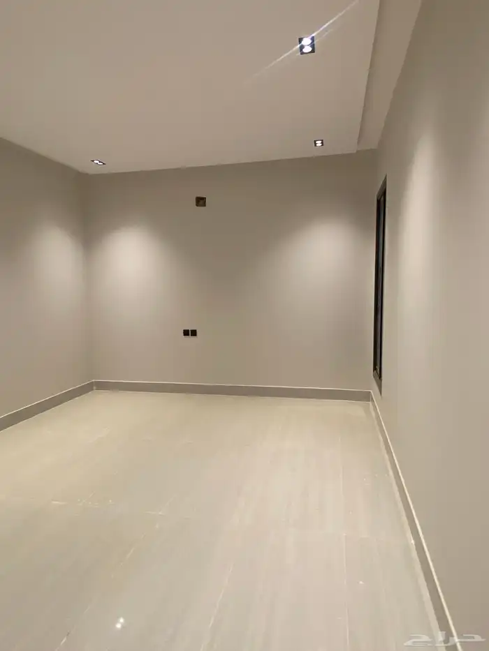 دور اول للبيع بمساحة مميزة 1