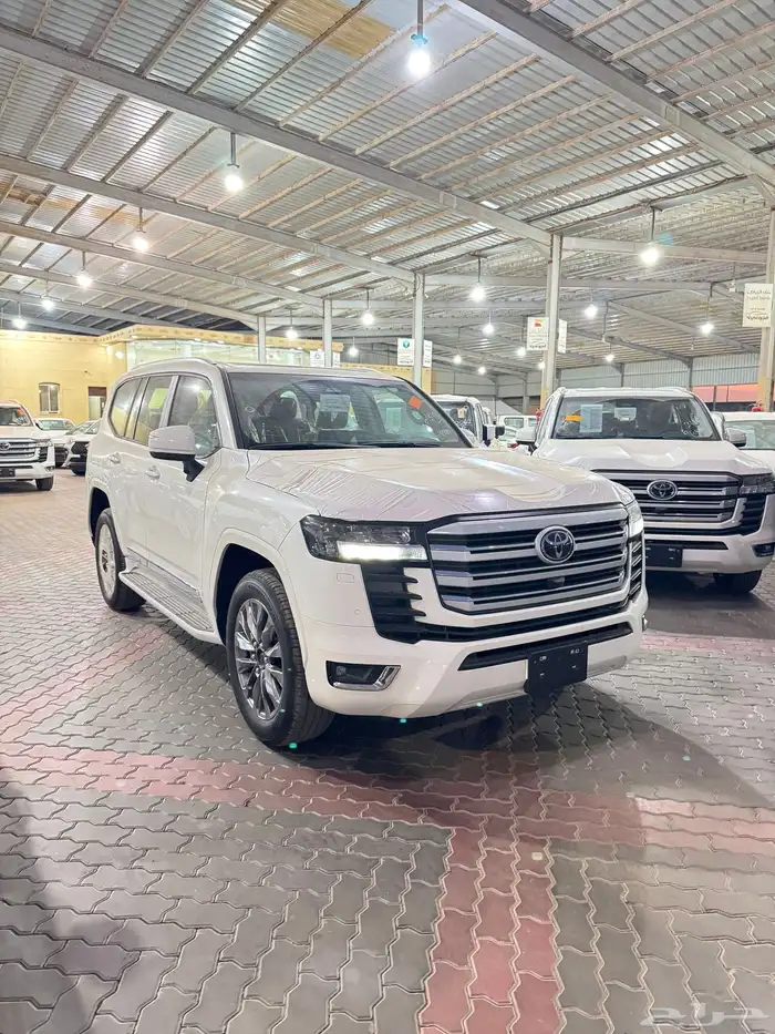 تويوتا لاندكروزر GXR3 بنزين 2025 1