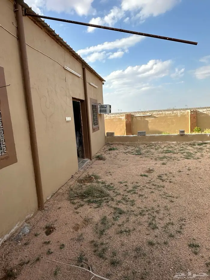 استراحة مكتملة الخدمات الموقع بداية عشيره خلف محطة تنومه 2ك 9