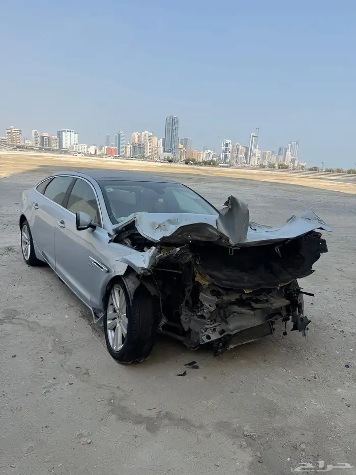 جاقوار 2014 xj مصدوم 13