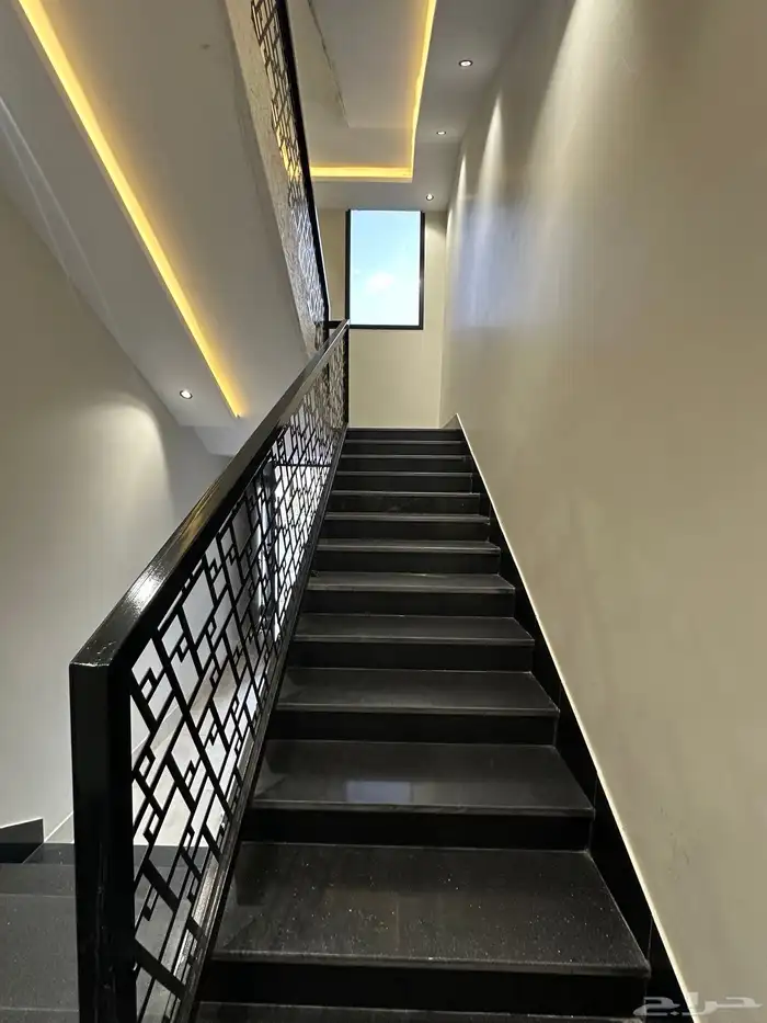 للبيع شقق علويه6غرف وسطح تصميم ممتاز بالمحاله-ابها540الف 15