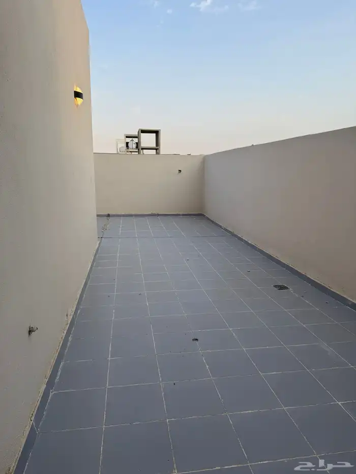 للبيع شقه مساحه ممتازه حي الجنادريه 0